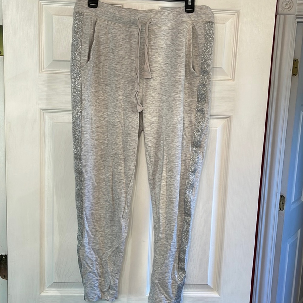 Loft Heather gray lounge suit Size Medium Set to stay together